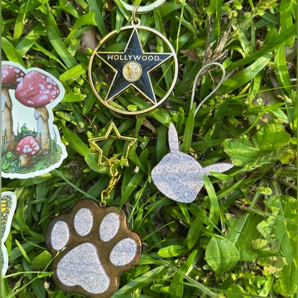 Sticker and keychain bundle - Picture 3 of 3